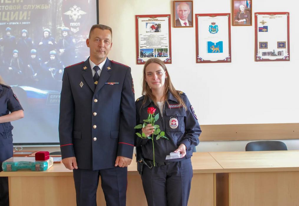 Сотрудников патрульно-постовой службы наградили в Пскове