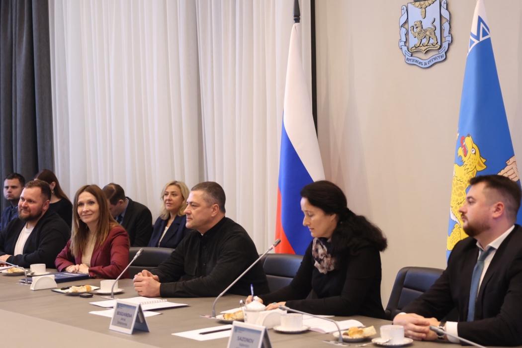 Встреча Михаила Ведерникова с участниками Международного фестиваля молодёжи