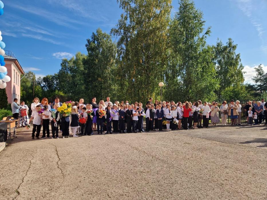 Первый звонок прозвенел сегодня во всех школах Печорского округа