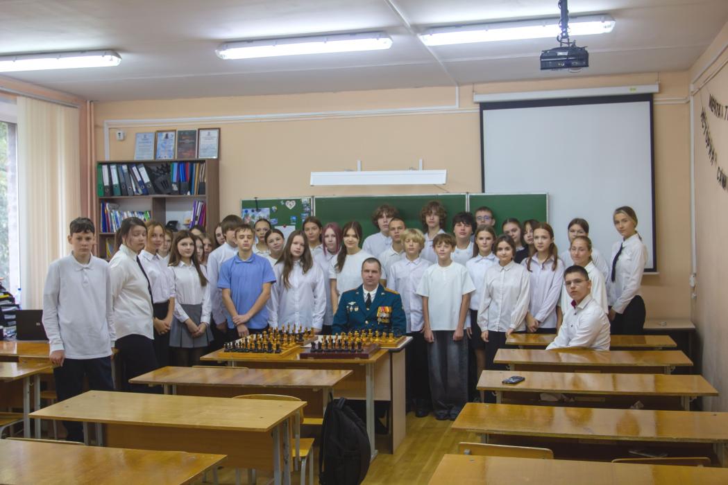 Ветеран СВО Сергей Богомолов провёл шахматный турнир для детей в Пскове