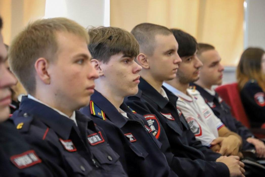 ​Полицейские провели профориентационную встречу со студентами в Пскове