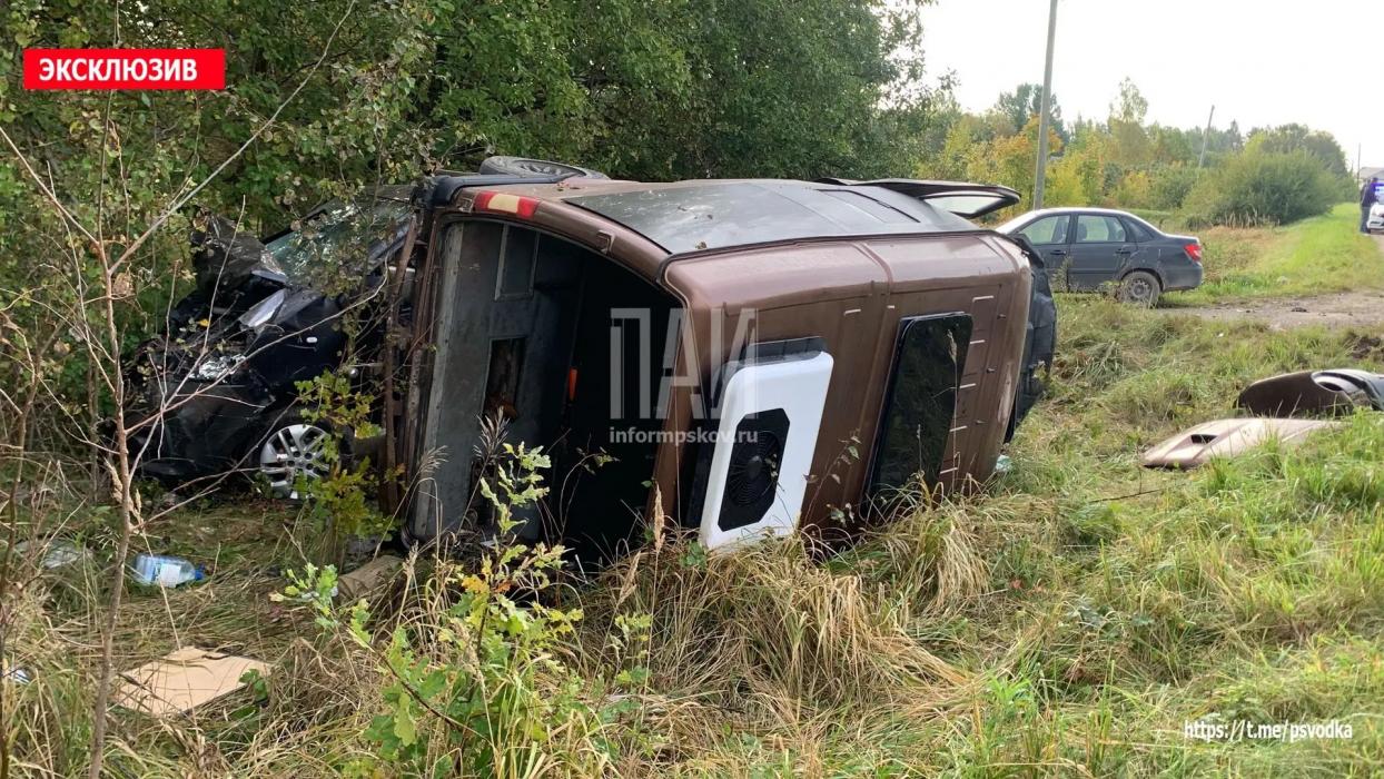 Тройное ДТП с пострадавшим произошло у деревни Логозовичи в Псковском районе