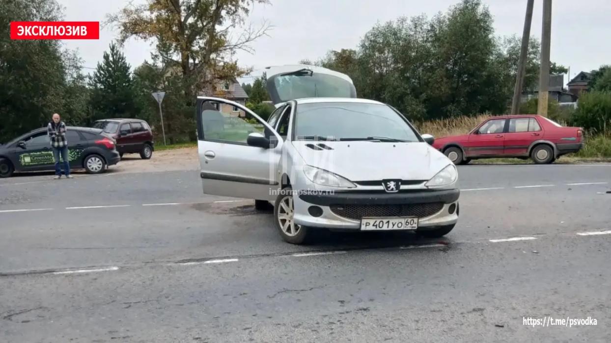 Попутное столкновение автомобилей Peugeot и Hyundai 
