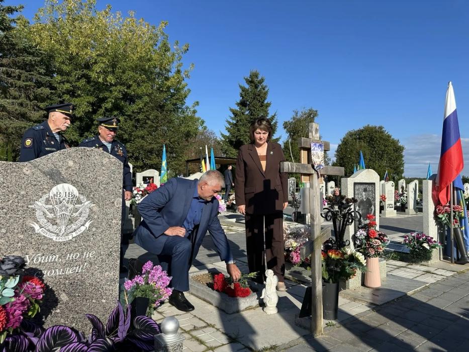 Память погибших десантников почтили в Выбутах
