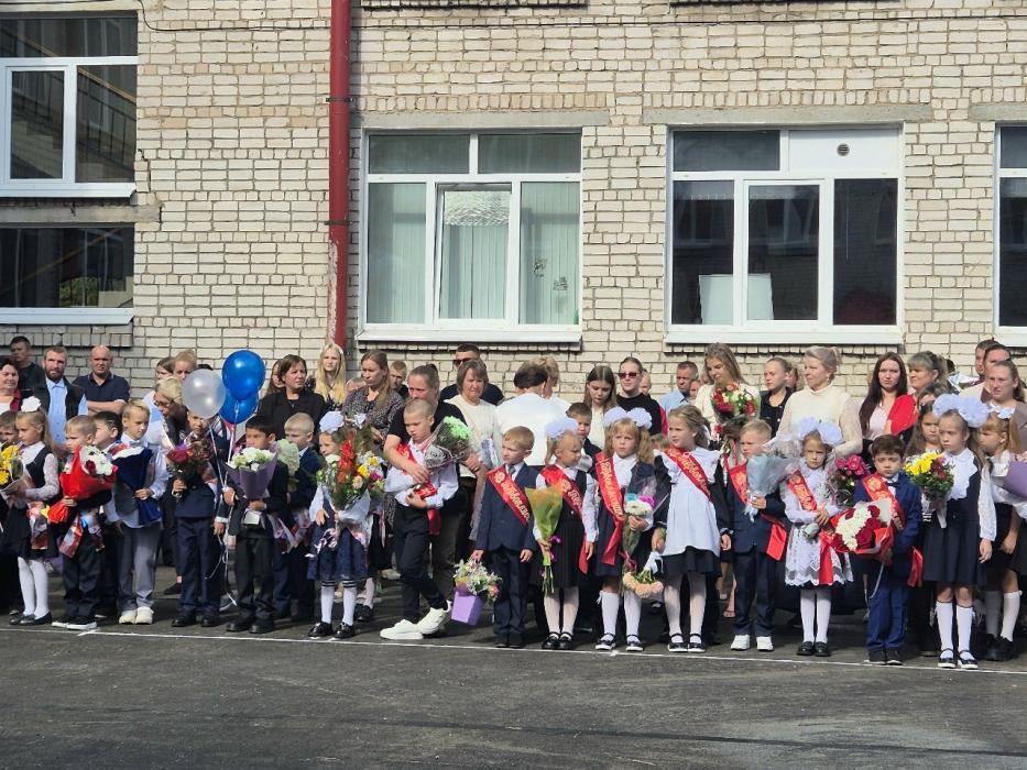Праздник в Плюсской средней школы 