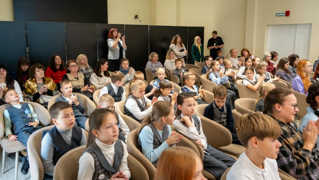 IX литературный фестиваль «Книжная яблоня» открылся в Пскове