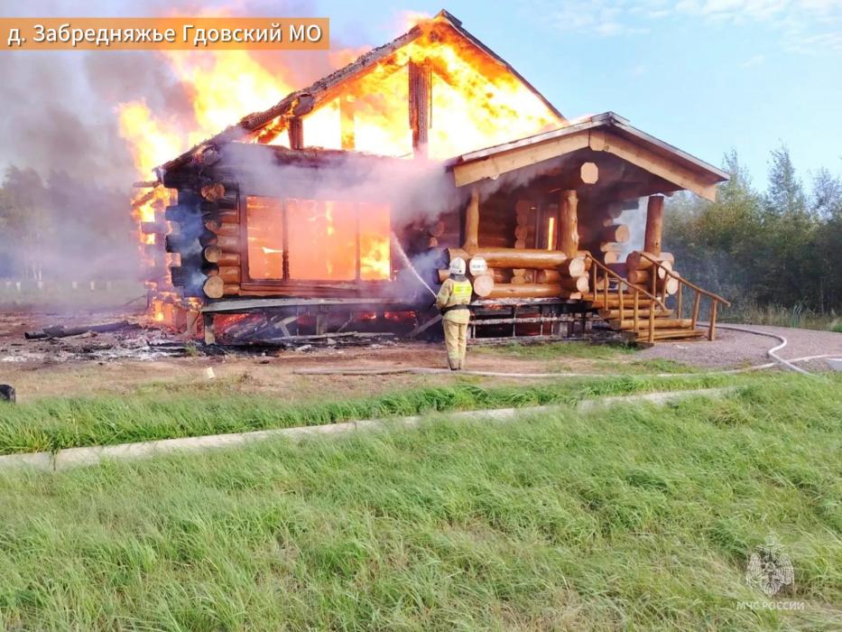 Пожар в деревне Забредняжье Гдовского района