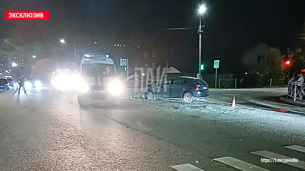 ​Две женщины пострадали при столкновении трёх машин на улице Силина в Великих Луках