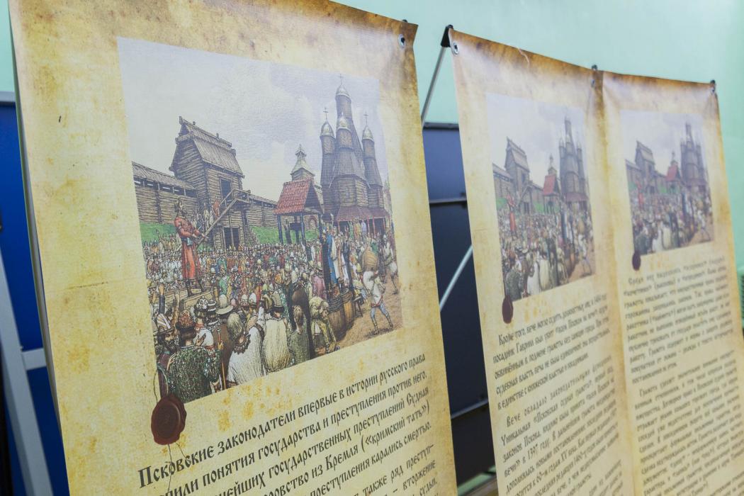 Избирательный участок в стиле Псковского веча