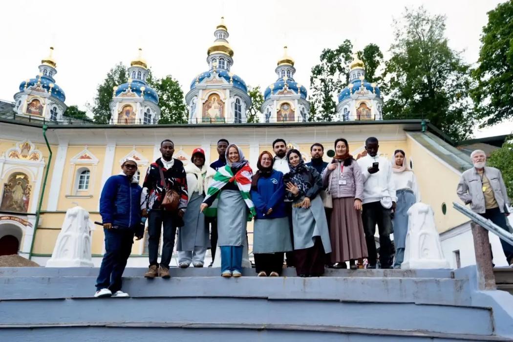 Участники международного фестиваля молодёжи из десяти стран прибыли в Псковскую область