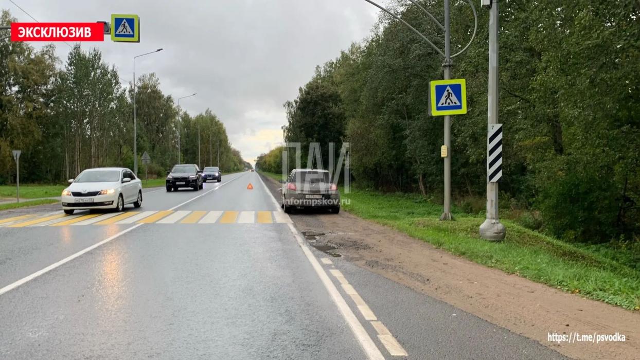 В Псковском районе при столкновении Renault и Subaru пострадала девушка