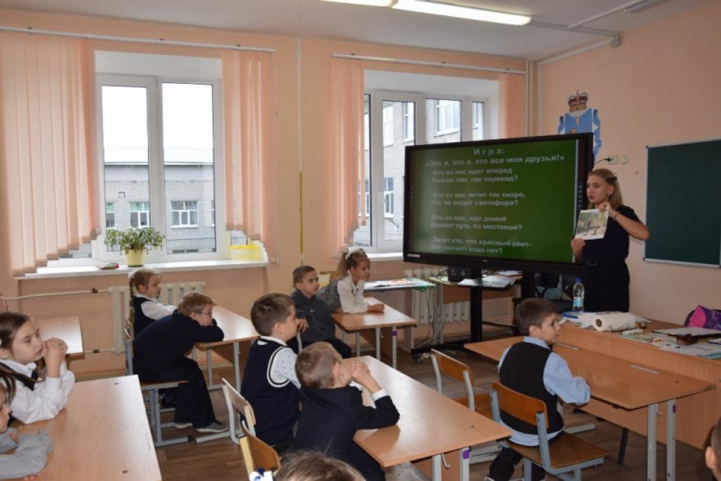 Госавтоинспекция провела для детей занятия по ПДД в Опочецком и Порховском районах