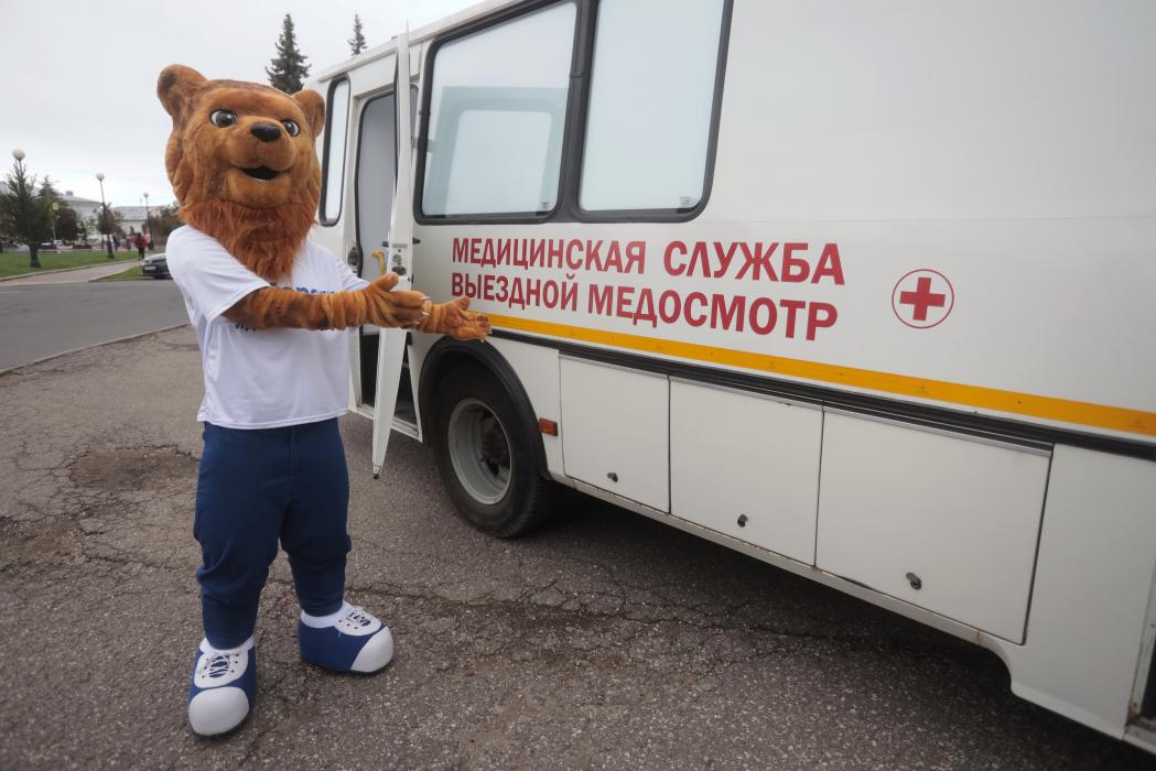Передвижной медицинский комплекс работает на участковом избирательном участке №1 в Пскове