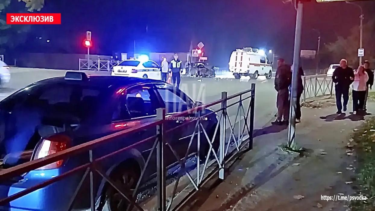 ​Две женщины пострадали при столкновении трёх машин на улице Силина в Великих Луках