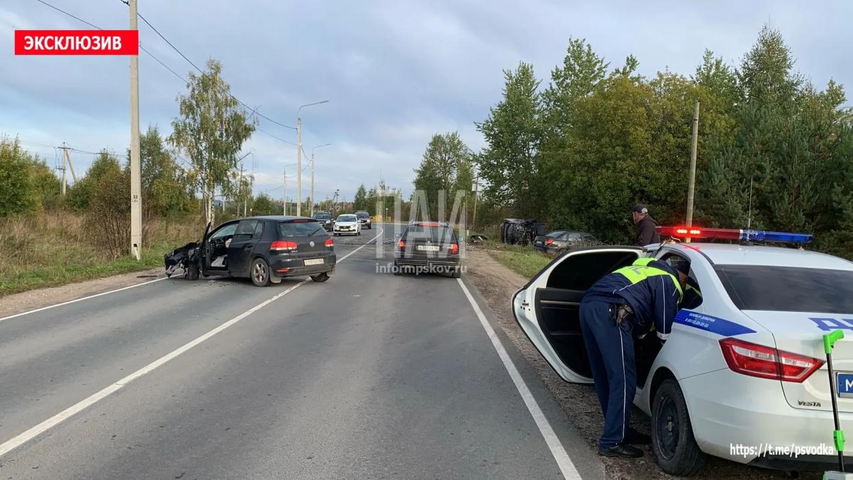 Тройное ДТП с пострадавшим произошло у деревни Логозовичи в Псковском районе