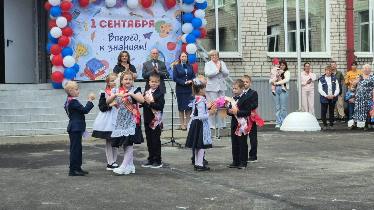 Праздник в Плюсской средней школы 