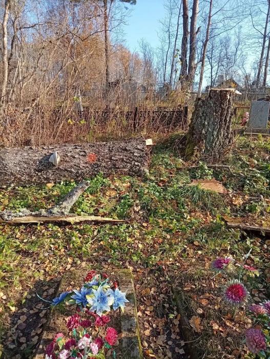 Благоустройство кладбища продолжается в деревне Бояриново Себежского района