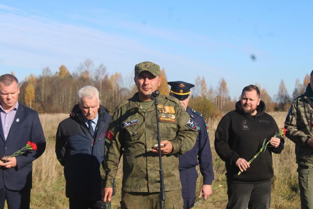 В Дно перезахоронили останки 346 воинов и мирных жителей