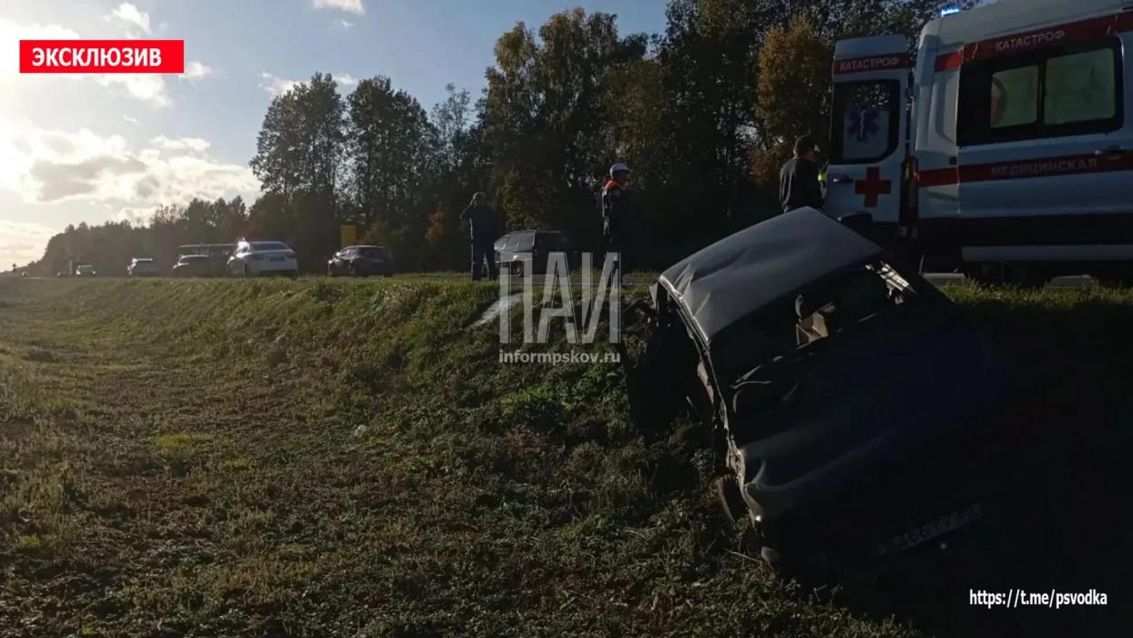 Столкновение автобуса и легкового автомобиля произошло в Псковском районе