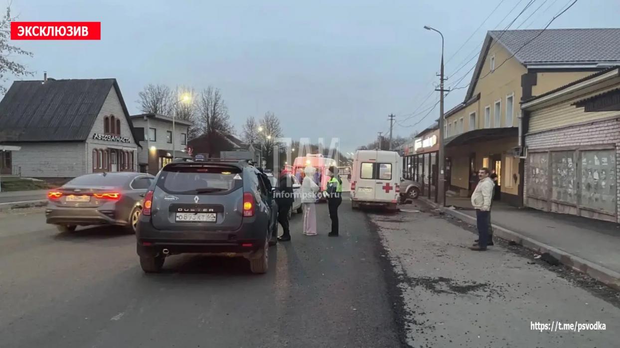 Автомобиль сбил 60-летнюю женщину на пешеходном переходе в Опочке