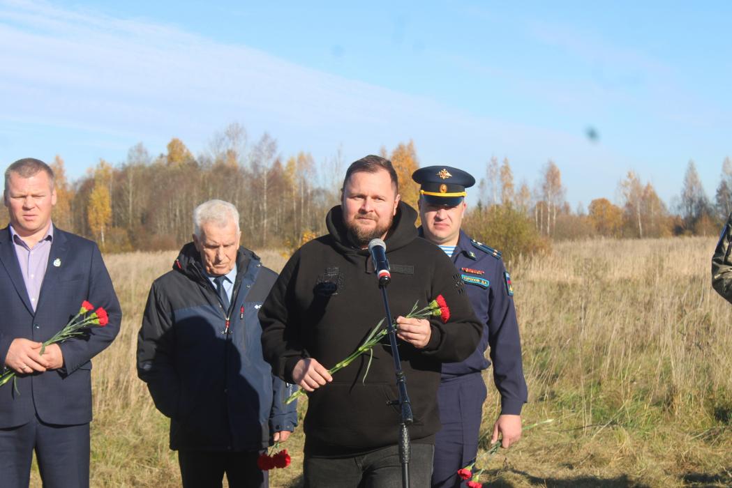 В Дно перезахоронили останки 346 воинов и мирных жителей