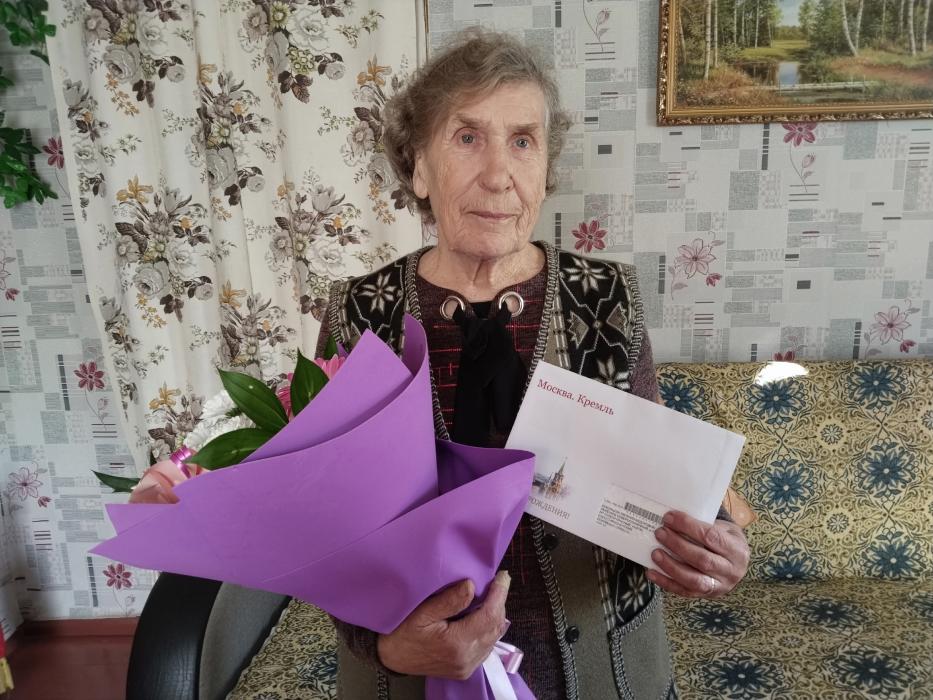 В Стругах Красных поздравили с 87-летием бывшую несовершеннолетнюю узницу концлагерей