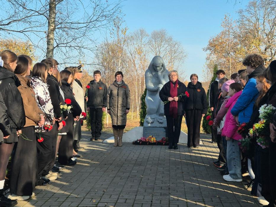 В День памяти жителей сожжённых деревень в Плюсском округе состоялись митинги