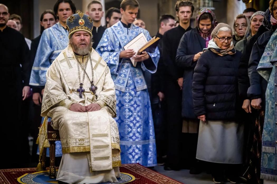 Божественная литургия в соборе 