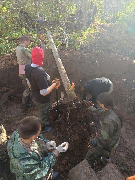 Солдатский медальон нашли поисковики на раскопах в Дновском районе