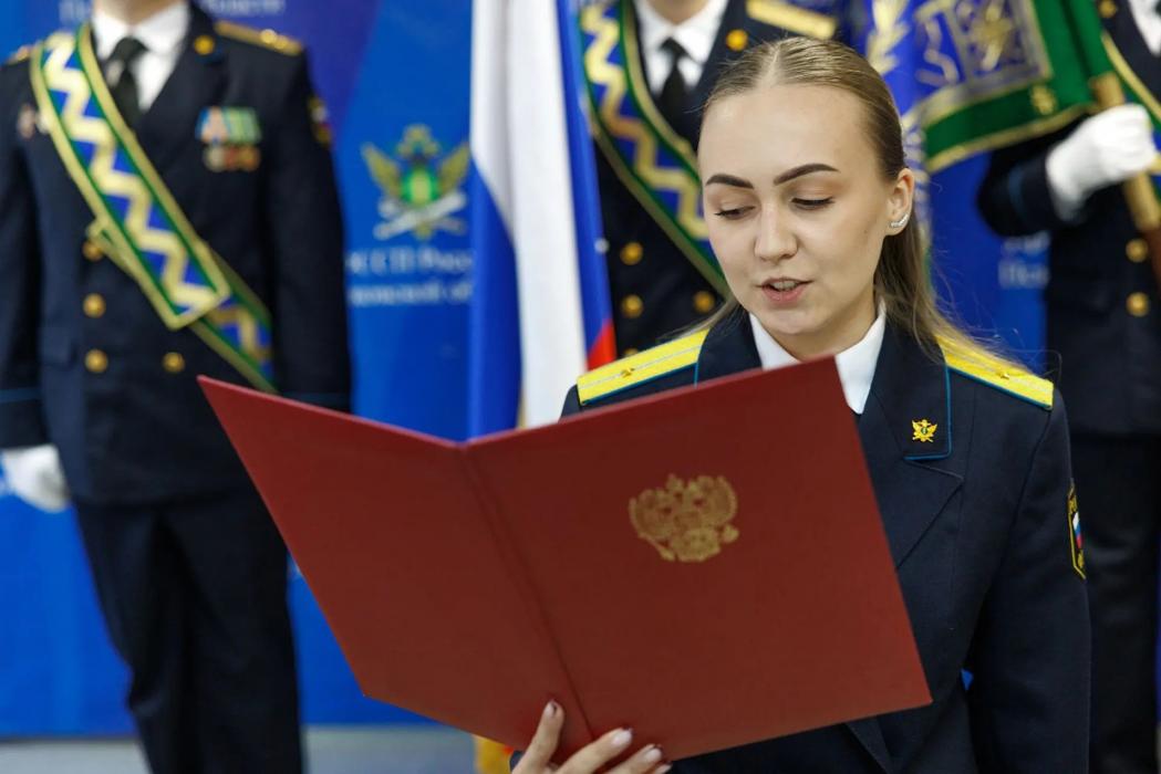 Приставов чествовали в Пскове в преддверии профессионального праздника