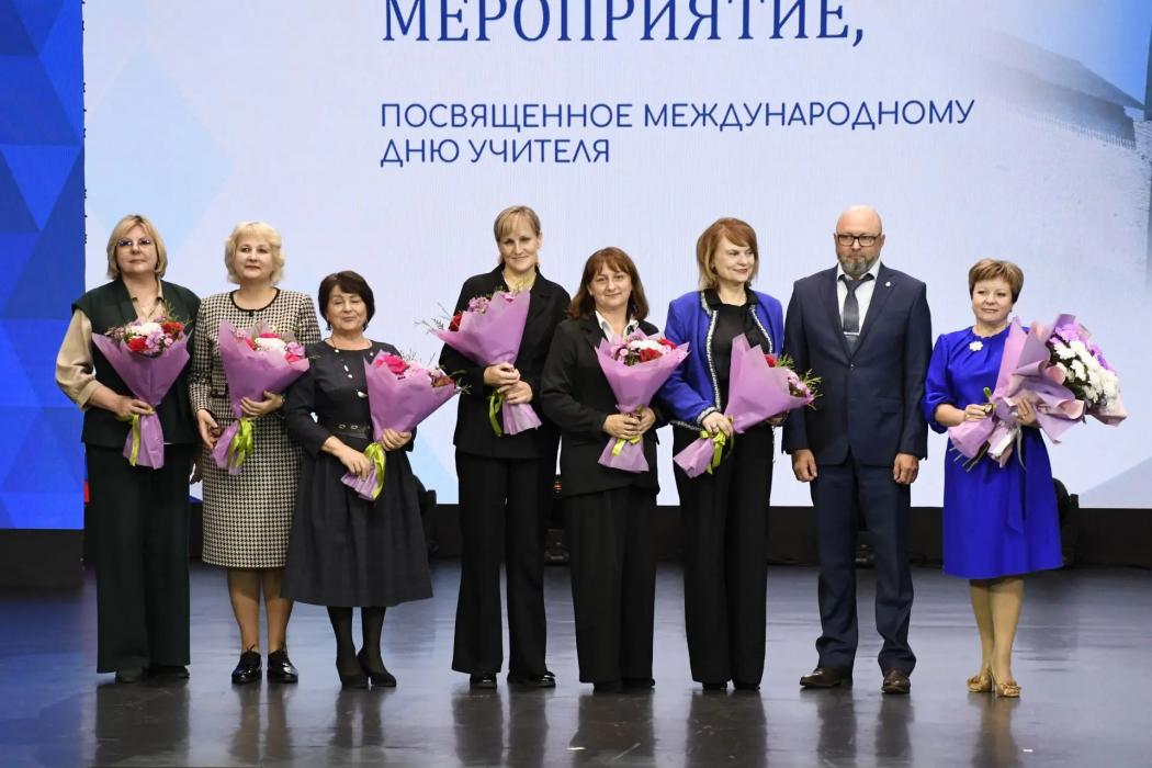 Псковским педагогам вручили государственные награды