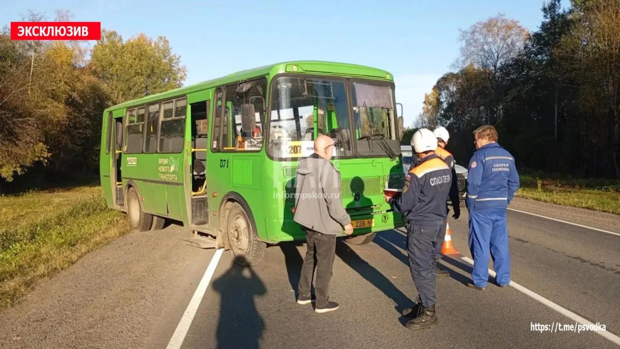 Столкновение автобуса и легкового автомобиля произошло в Псковском районе