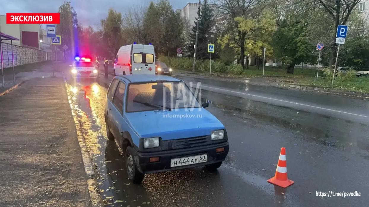 «Ока» сбила женщину на перекрестке в Великих Луках