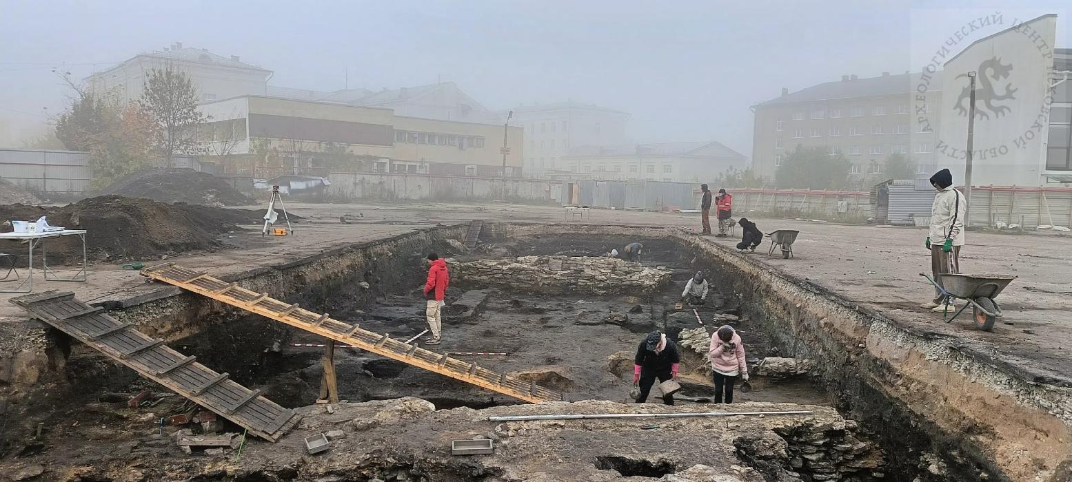 Раскопки на старом рынке в Пскове