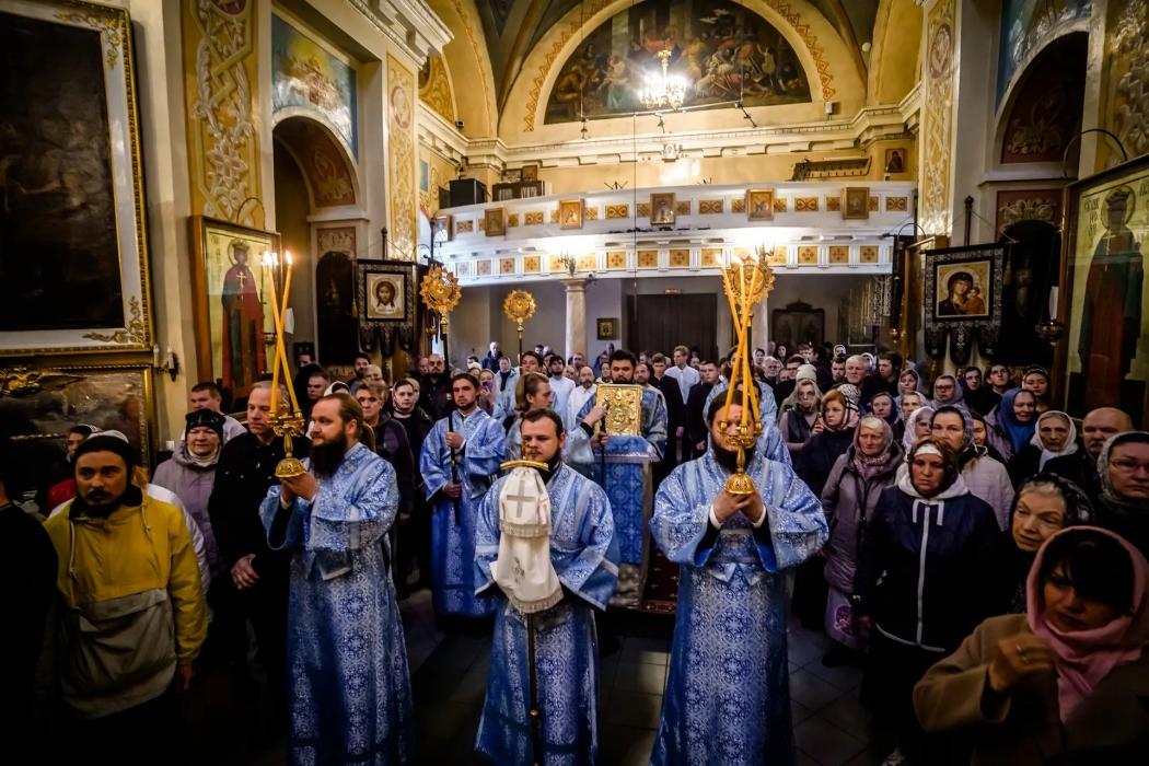 Божественная литургия в соборе 