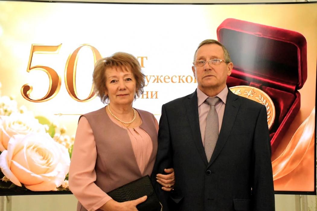25 парам вручили медали «За любовь и верность» в Пскове