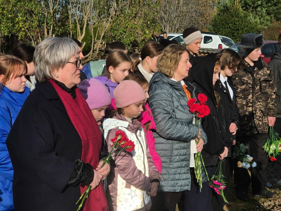 В День памяти жителей сожжённых деревень в Плюсском округе состоялись митинги