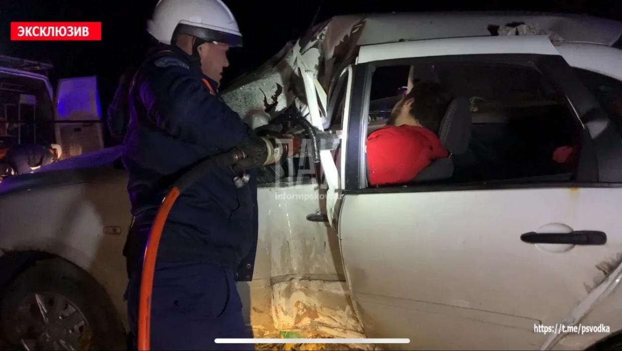 В Логозовичах пьяный водитель врезался в мачту освещения