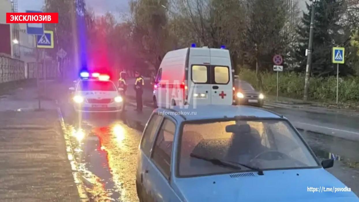 «Ока» сбила женщину на перекрестке в Великих Луках