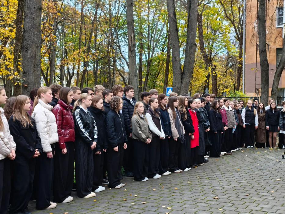 Памятную доску герою Чеченской войны открыли на здании гимназии в Великих Луках