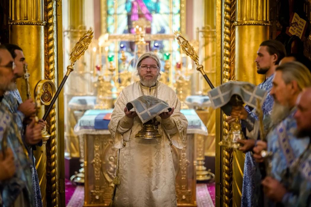 Божественная литургия в соборе 