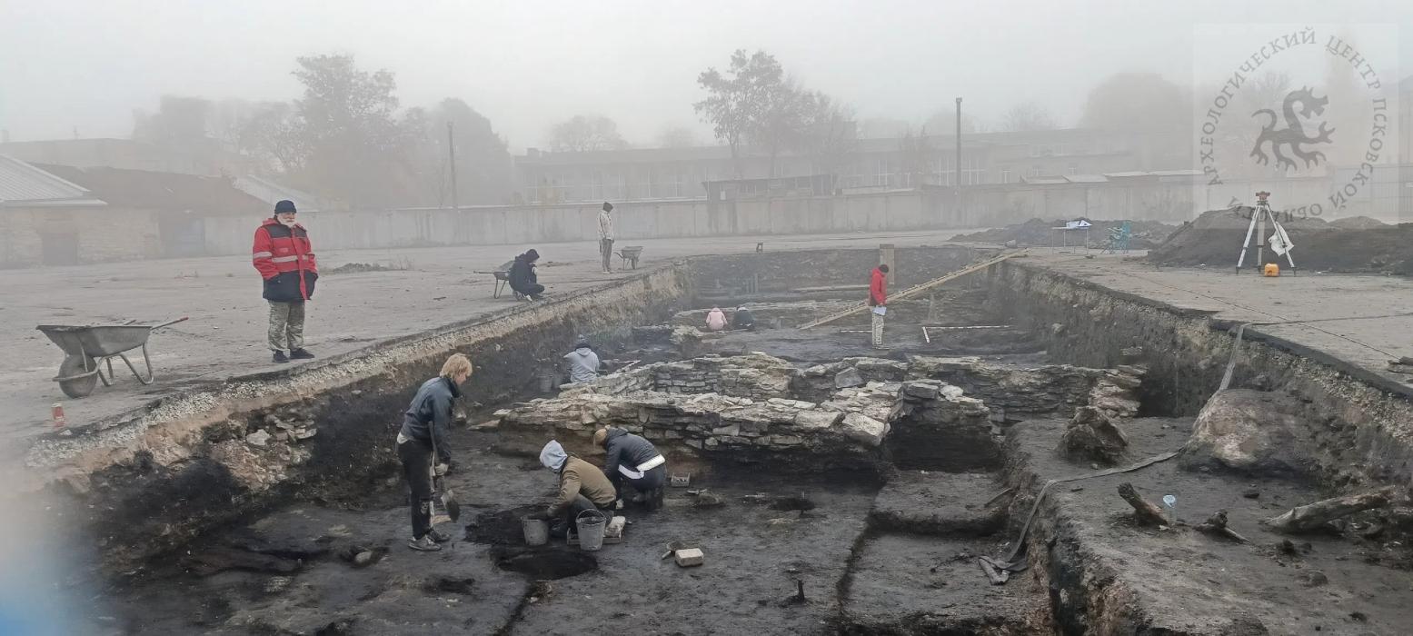 Раскопки на старом рынке в Пскове