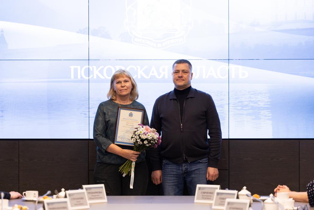 Михаил Ведерников вручил награды коллективам районных газет
