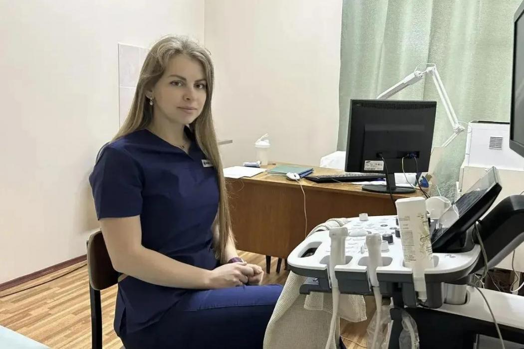 Три новых врача приступили к работе в Островской межрайонной больнице