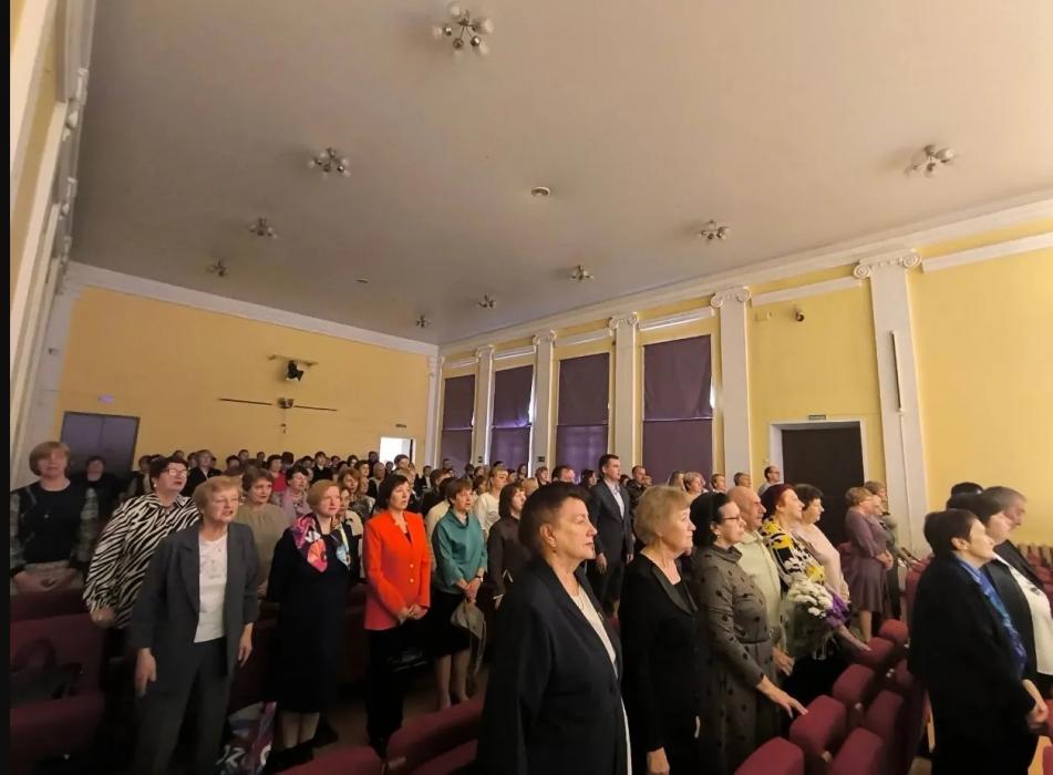 Четыре педагога Локнянского района получили почётные грамоты Минпросвещения России