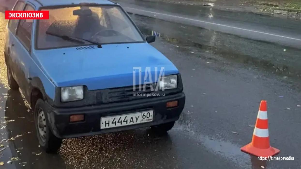 «Ока» сбила женщину на перекрестке в Великих Луках
