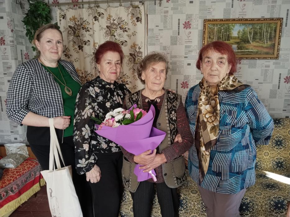 В Стругах Красных поздравили с 87-летием бывшую несовершеннолетнюю узницу концлагерей