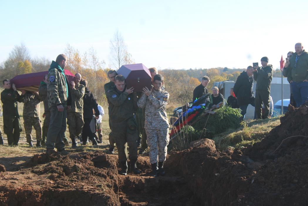 В Дно перезахоронили останки 346 воинов и мирных жителей