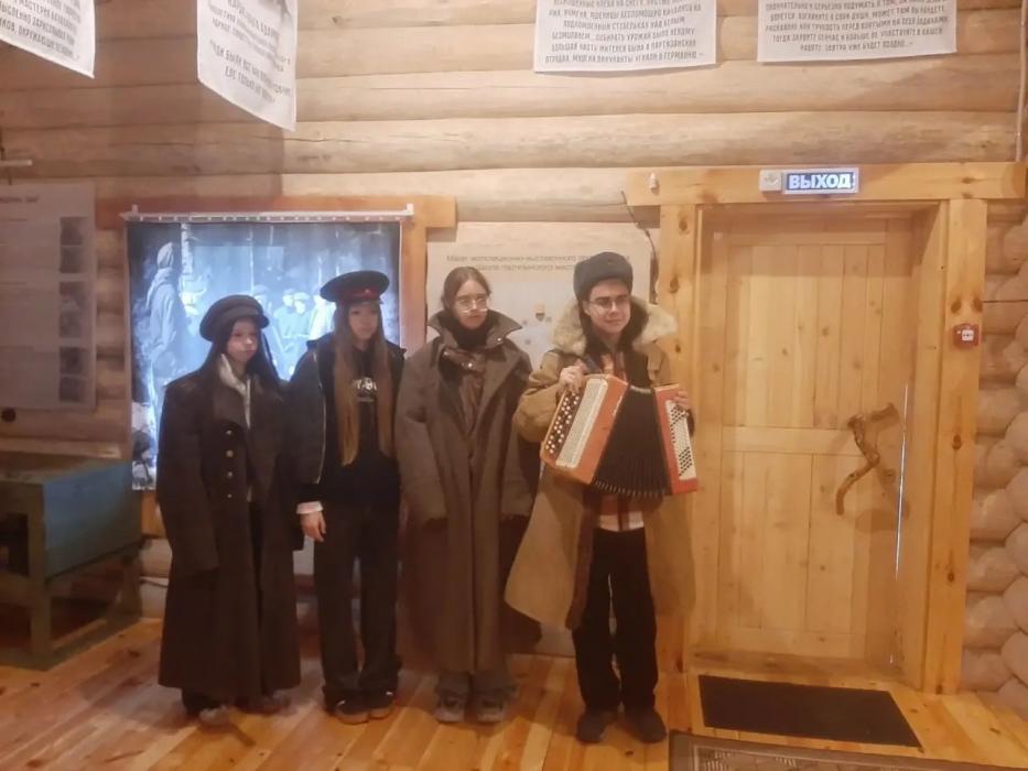 Великолучане посетили «Школу партизанского мастерства» в Себежском районе