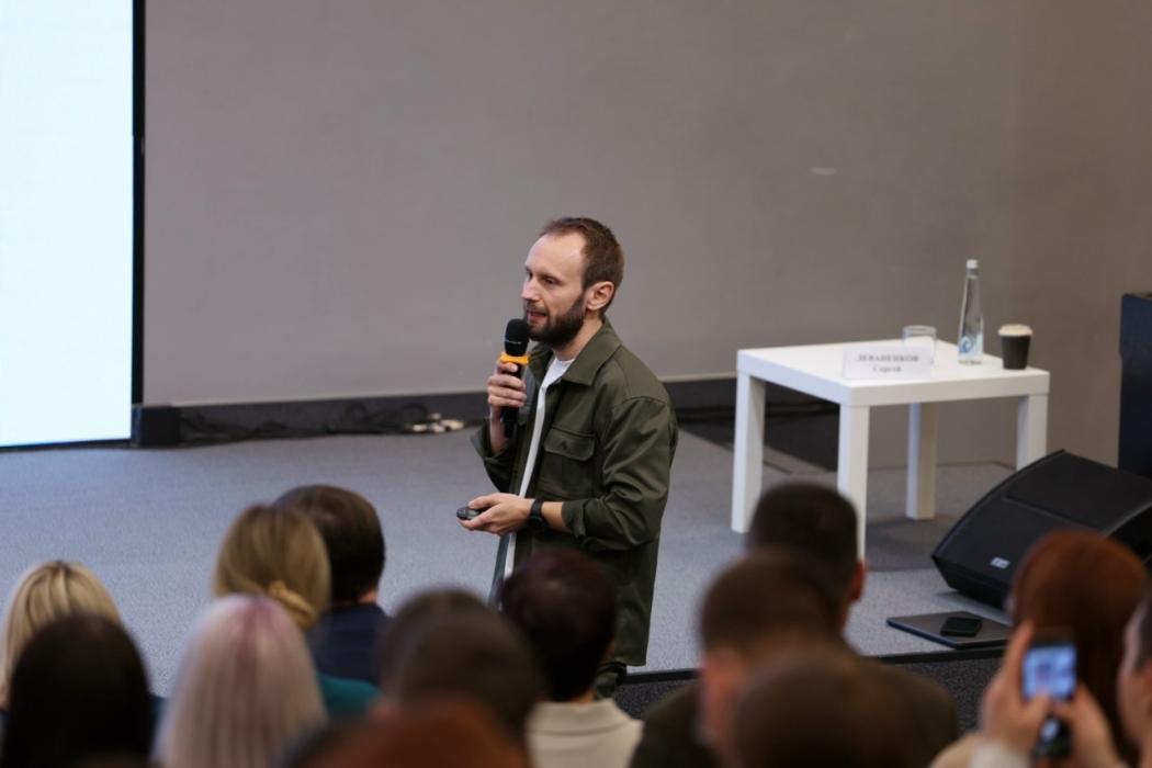 Эксперт рассказал в Пскове, какие герои нужны молодёжи
